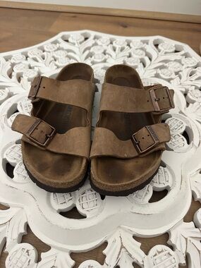 Birkenstock Women’s Arizona Sandals Brown